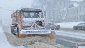 Planificare ineficientă și suspiciuni de favorizare în achizițiile de materiale antiderapante pentru mun. Chișinău
