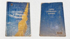 Manuale șifonate, legi ignorate: de ce elevii învață din cărți vechi